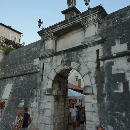 T&m * Trogir